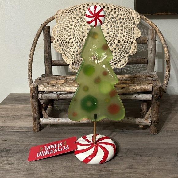 NWT PEPPERMINT SQUARE ACRYLIC CHRISTMAS TREE WITH PEPPERMINTS - Picture 5 of 9